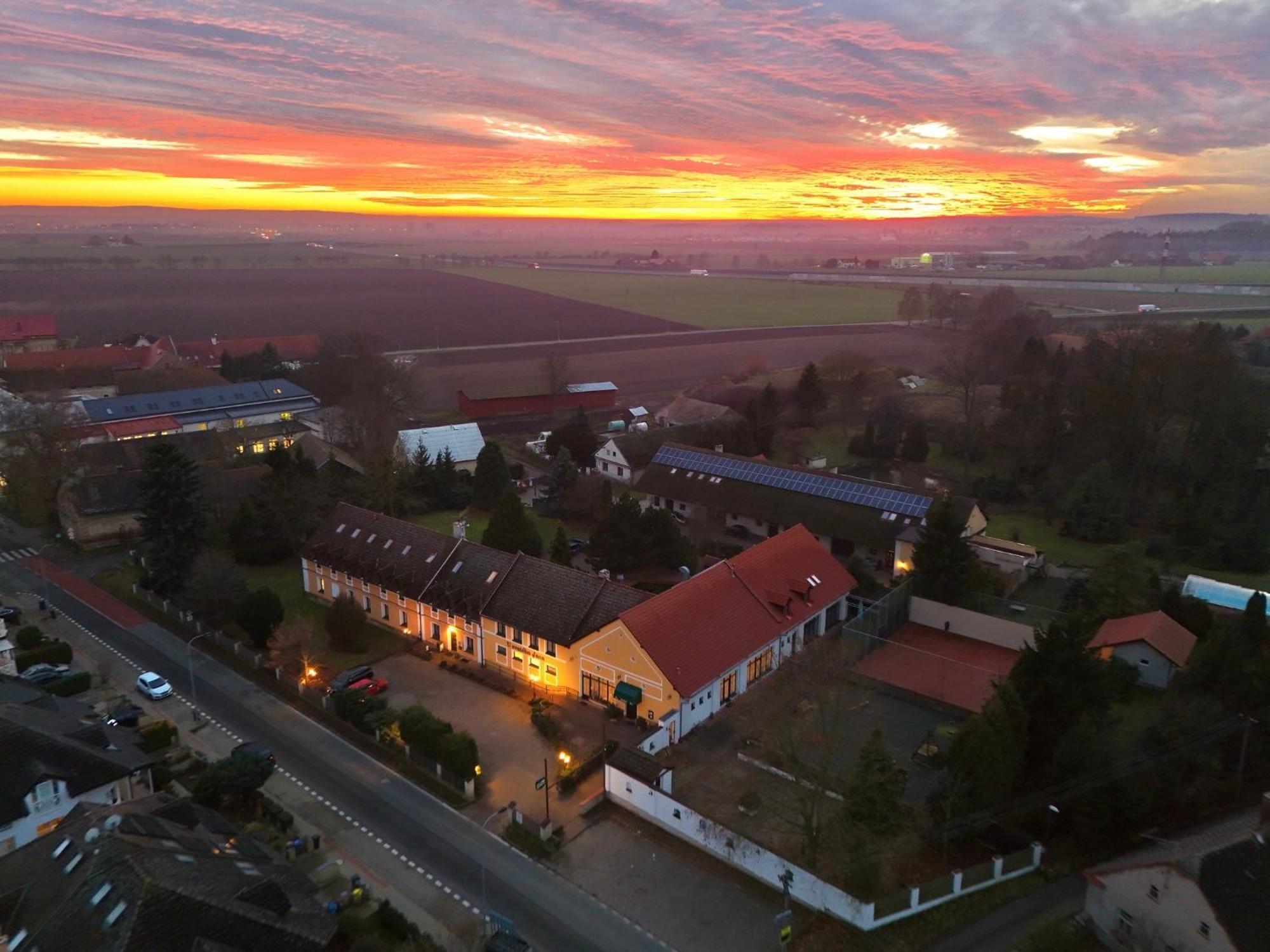Pension U Svateho Jana Hradec Králové Kültér fotó